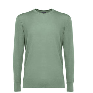 maglia uomo manica lunga tinta unita verde militare collo tondo con stile sartoriale in tessuto 60% cotone biologico organico 40% seta pregiata lucente brillante prezioso pregiato Filatori su misura made in Italy fronte wholegarment capo integrale still life